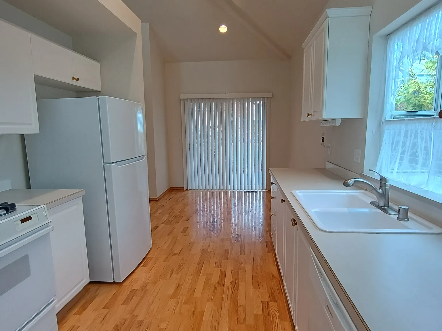 2 bed, 2.5 bath, 1468 sqft, $2,600 — Photo 3