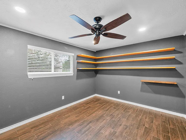 10519 Fawnview Dr — Photo 35