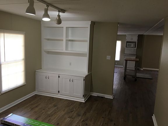 Dining room with built-ins