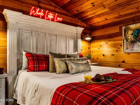 4th image of 1044 Little Cove Rd