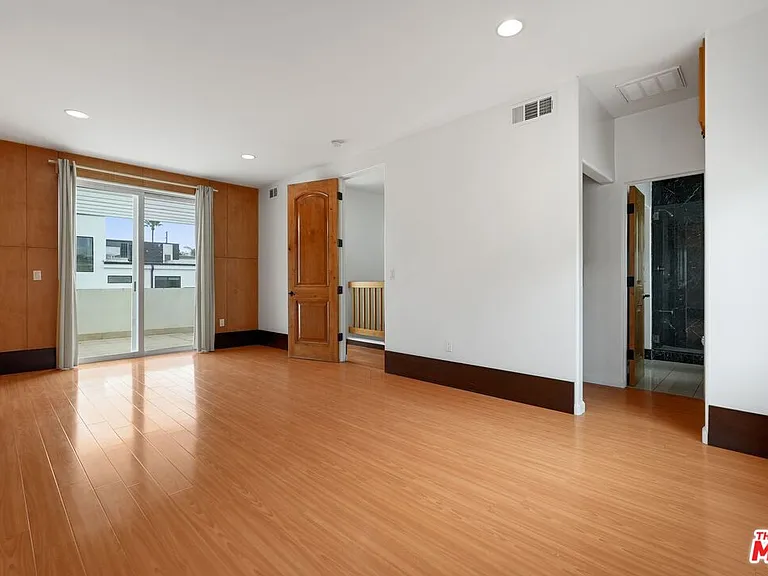 1743 S Barrington Ave — Photo 21