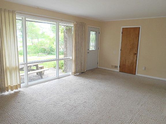 3rd image of 35478 N Shoreline Dr