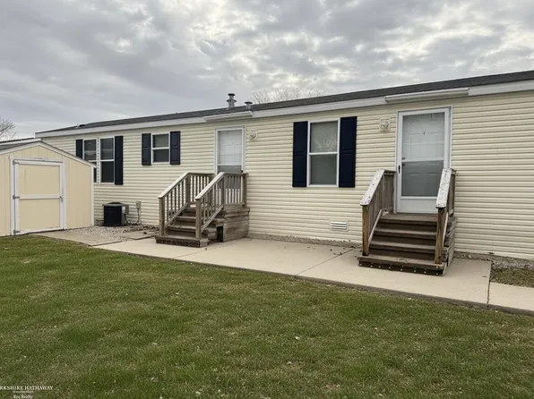 4539 Carlton Rd, Sterling Heights, MI 48310