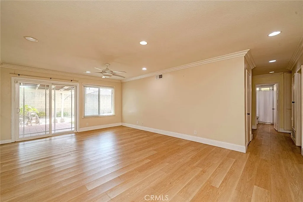 3 bed, 1728 sqft, $4,300 — Photo 3