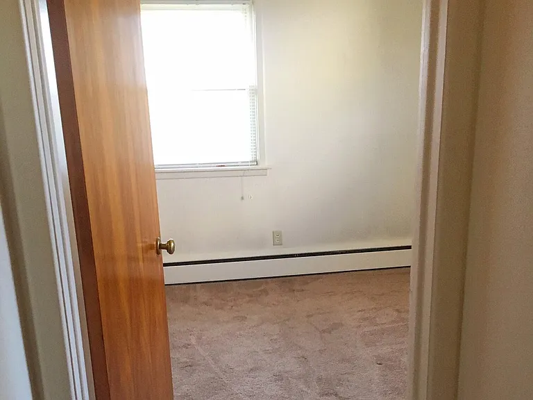 415 Moore Ave — Photo 6