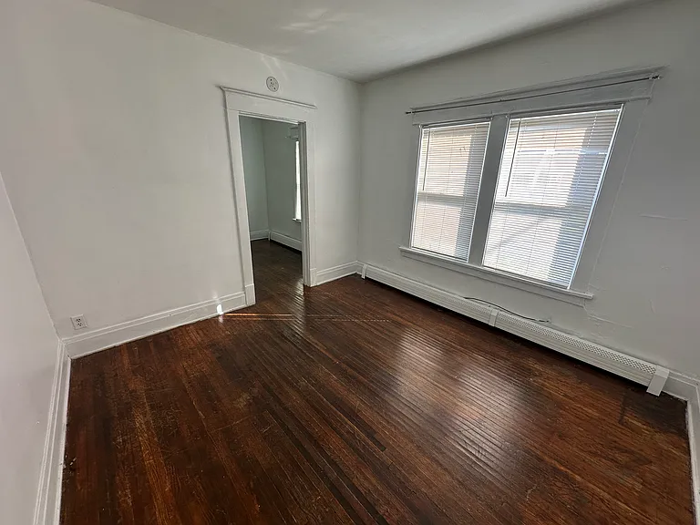 422 Skillen St #10 — Photo 3
