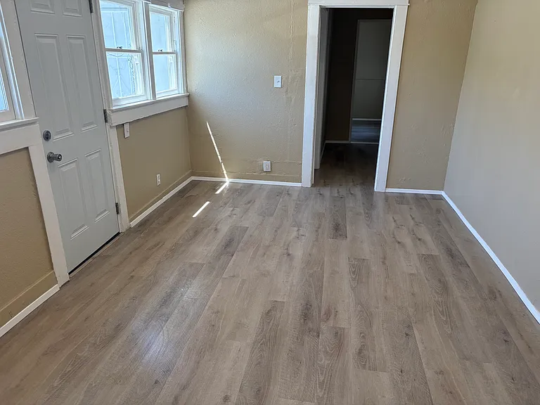 318 S Broadway St — Photo 17