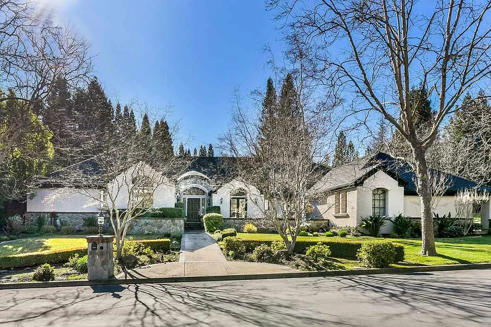 5208 Blackhawk Dr photo 1
