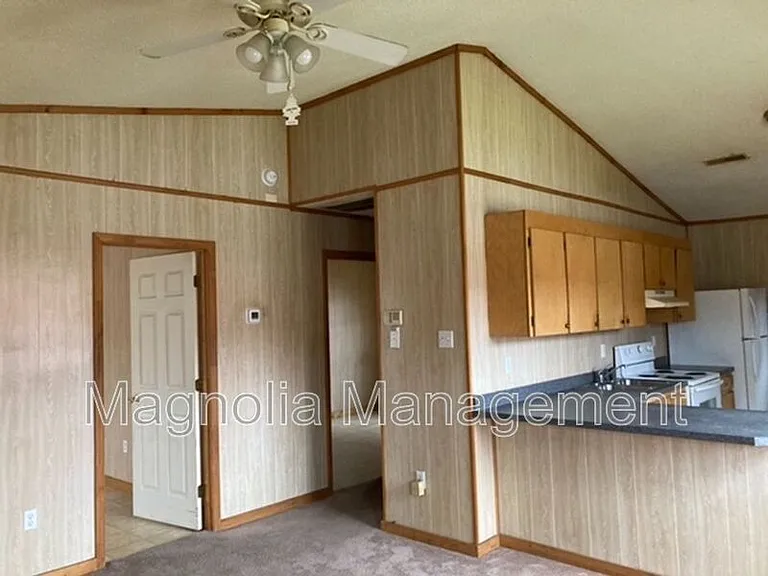 619 Alexander Ave — Photo 2