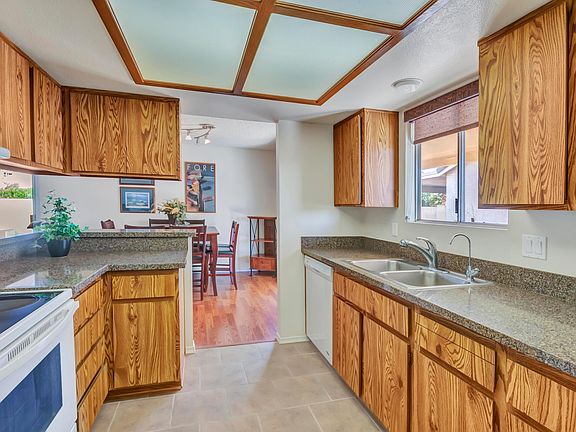 5th image of 10546 E Bellflower Dr