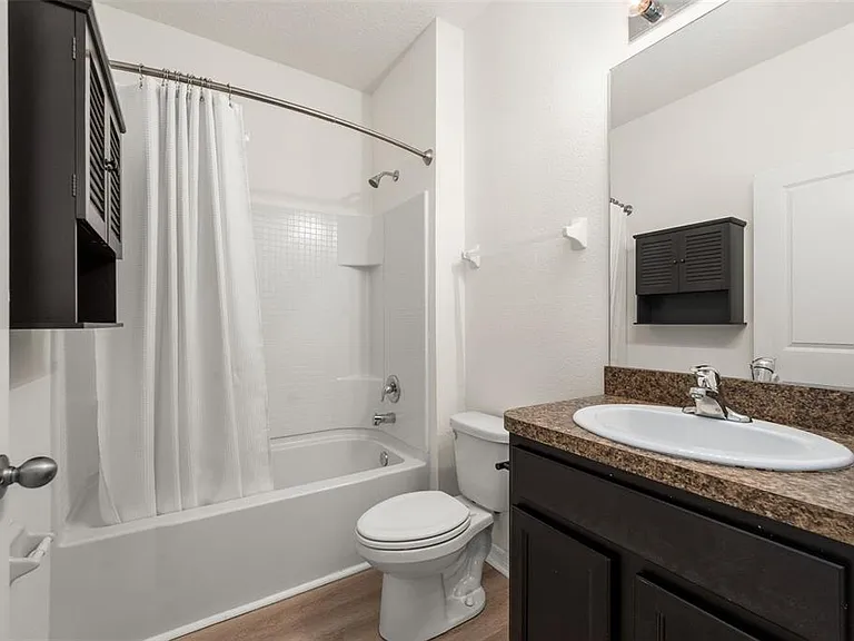 8008 SW 62nd Ct — Photo 11