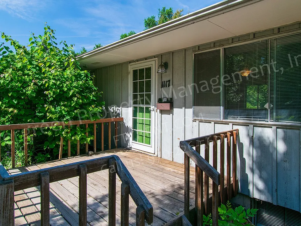 1117 Fairview Dr