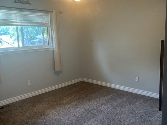 4th image of 4735 Nelson St