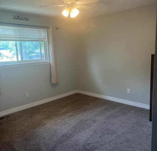 4735 Nelson St — Photo 4