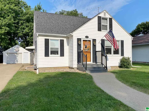 221 3rd Ave NW, Le Mars, IA 51031