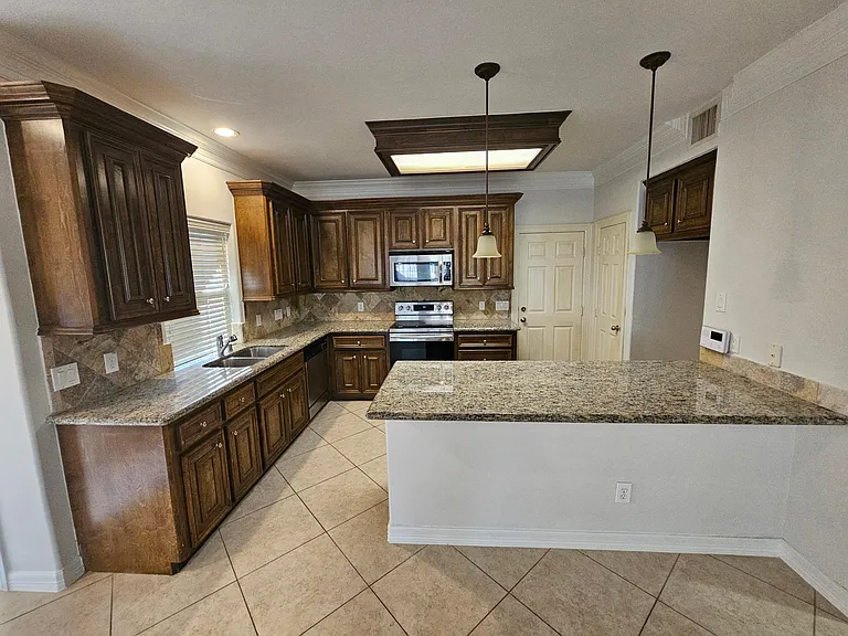 547 Birdsong Dr — Photo 6