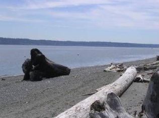 8267 Franklin Rd, Clinton, WA 98236