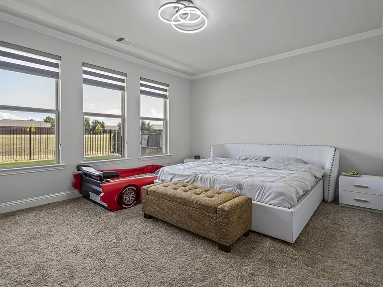 913 Gingham St — Photo 33