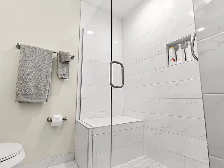 Royal Oak Place Apartments — Photo 7