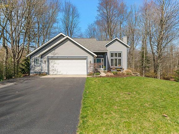 3rd image of 1983 Woodlark Dr