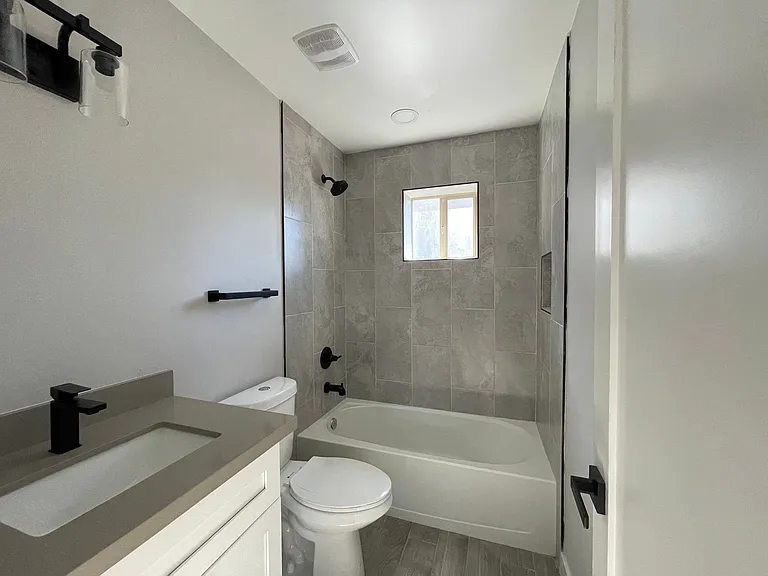 Charming 1 bed 1 bath in great location! — Photo 34