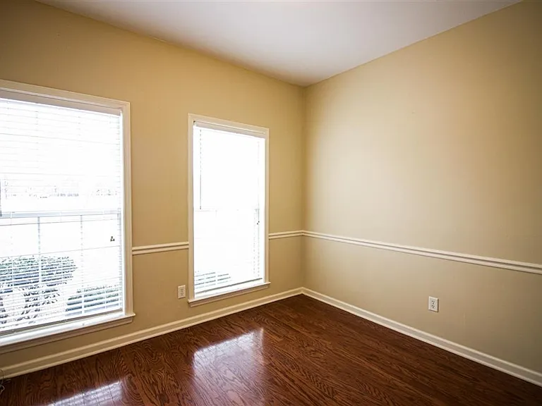 10521 Ashglen Cir S — Photo 14