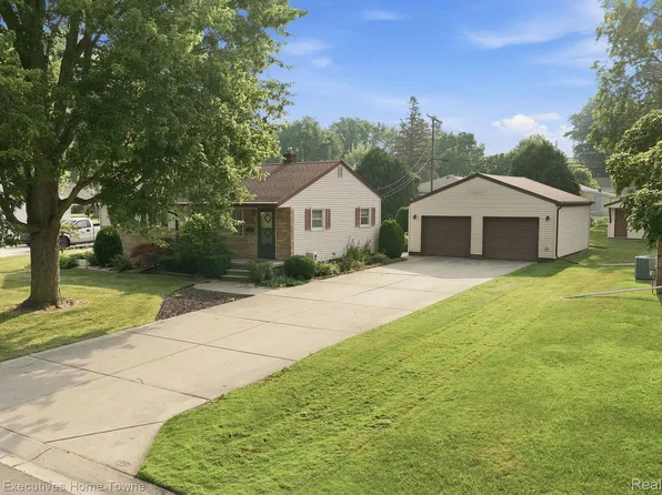 1105 S 15th St, Saint Clair, MI 48079