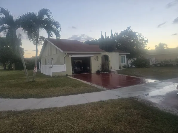 3800 NW 2nd Ct, Deerfield Beach, FL 33442