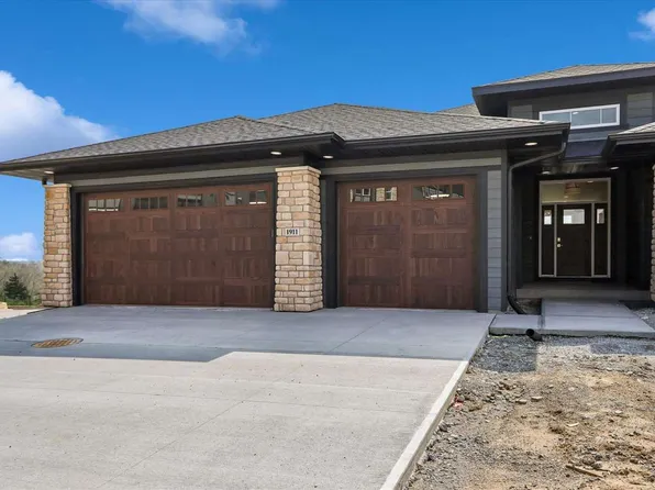 1911 Country Club Dr, Coralville, IA 52241