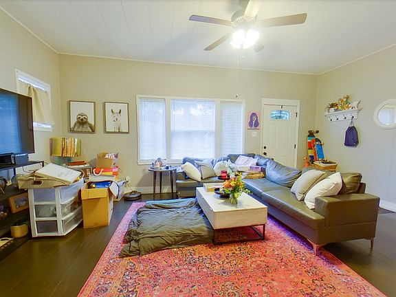 3rd image of 1013 Laramie St #1
