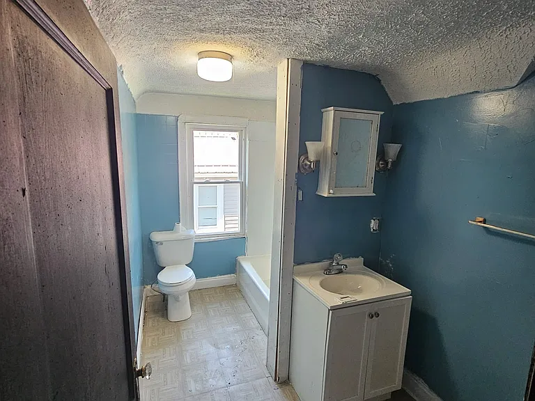 250 Helen Ave — Photo 4