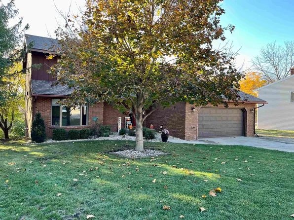 828 Parkview Ct, Portage, WI 53901