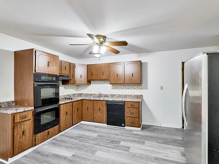 1815 Lakemont Ln — Photo 10
