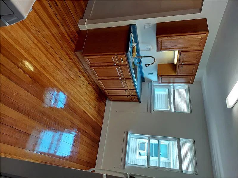 1 bed, 900 sqft, $1,995 — Photo 2