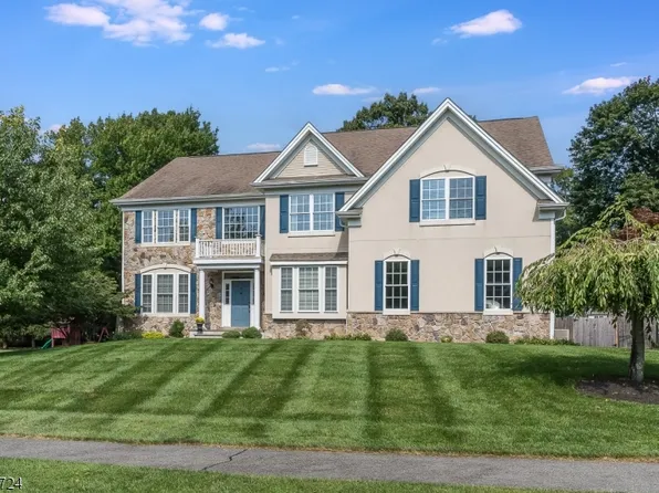 18 Shadow Hill Way, Washington Twp., NJ 07853