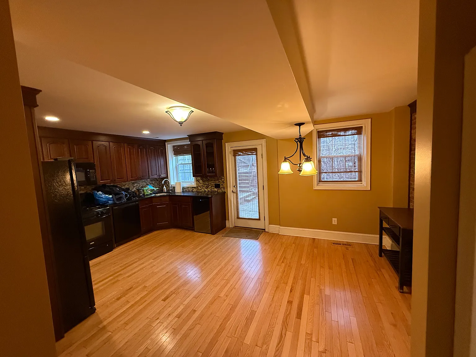 2 bed, 1700 sqft, $3,000 — Photo 2