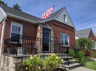 1072 Rosegold St, Franklin Square, NY 11010
