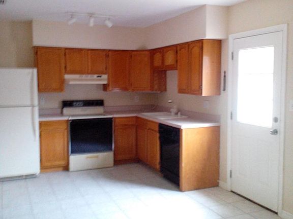 5th image of 1127 Highland St S