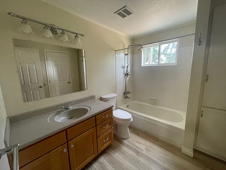 1168 Tulip Ln — Photo 5