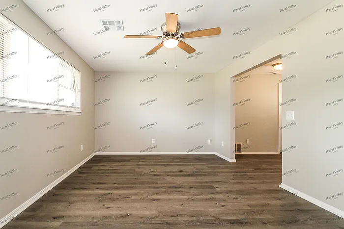 3 bed, 1.5 bath, 1159 sqft, $1,295 — Photo 3