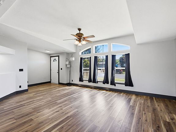 4th image of 345 N 6th St
