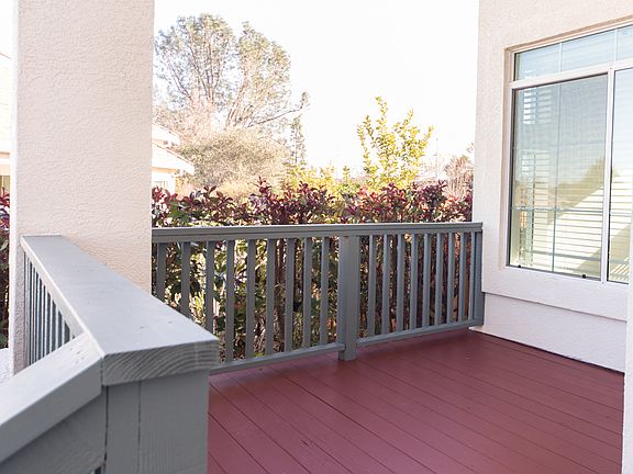 3rd image of 944 Nichols Cir