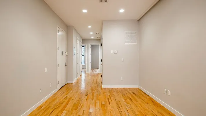 Rented by Nooklyn NYC LLC | media 18