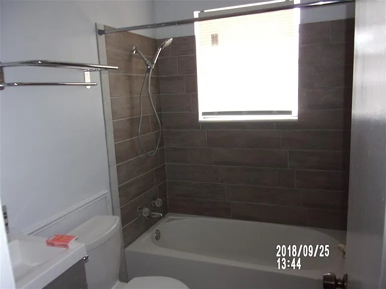 605 SW 45th St — Photo 7