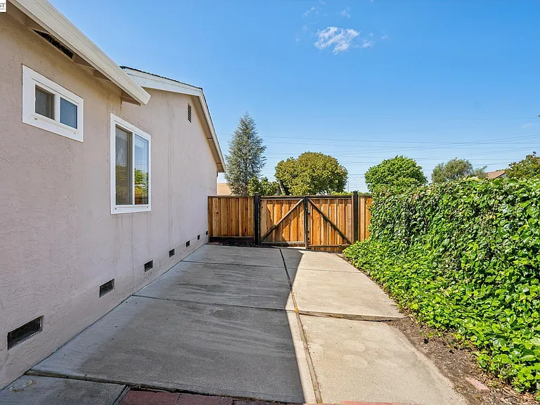 201 Ramon Pl — Photo 55
