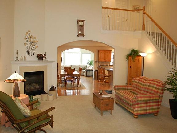 4th image of 1326 Willow Creek Dr