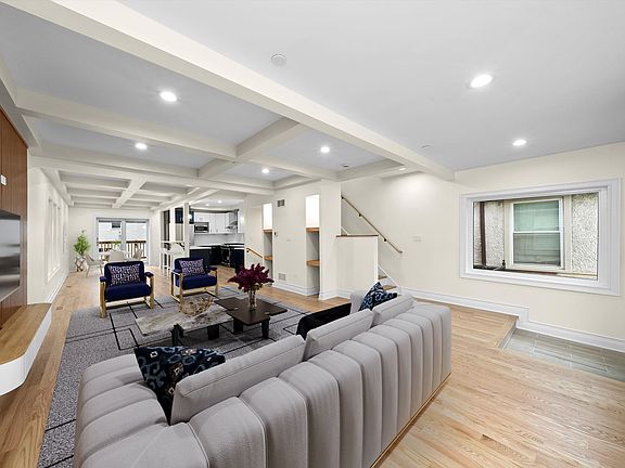 2nd image of 1021 S Lombard Ave