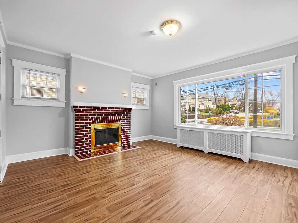 1st image of 111 N Regent St Floor 1