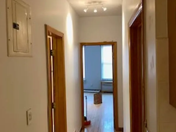 18 Mott Street image 5 of 11