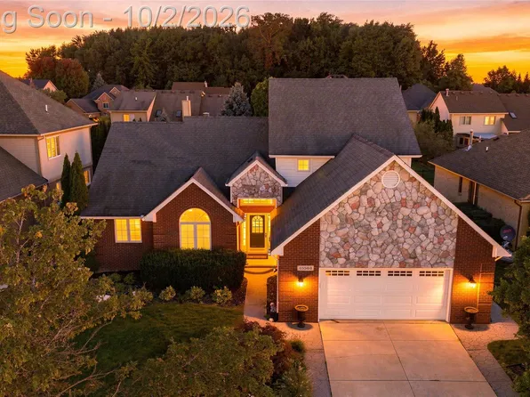 45563 Thorn Tree Ln, Macomb, MI 48044